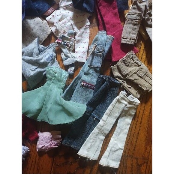 Vintage HUGE BRATZ LOT 30 Nude Dolls  Clothes Shoes - Picture 14 of 16